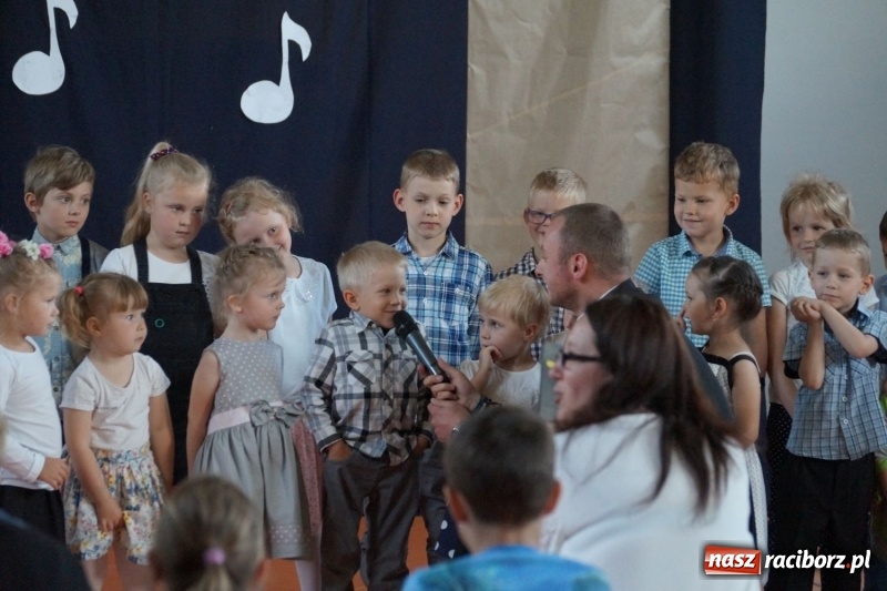 Zdjęcie w galerii na portalu naszraciborz.pl: Niebo nad Górkami Śląskimi śpiewem otwarte wiadomości z regionu