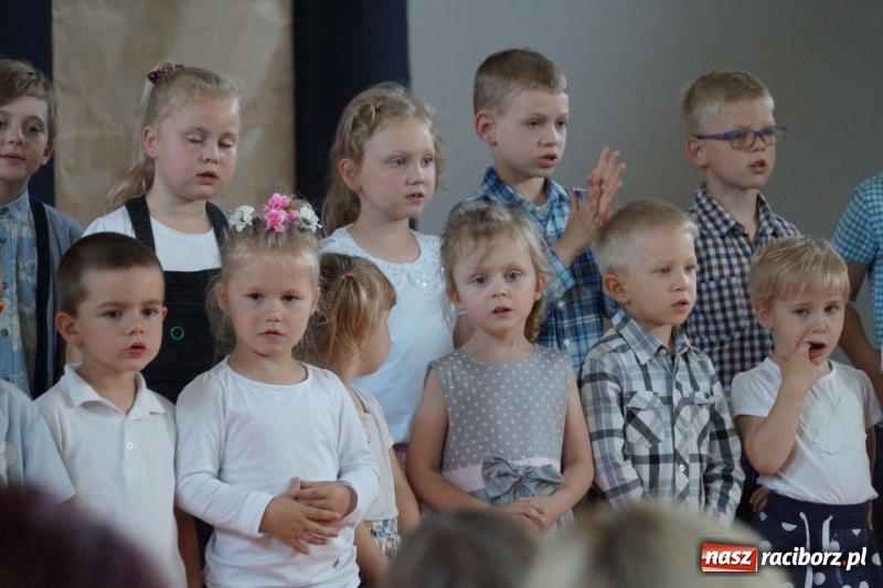 Zdjęcie w galerii na portalu naszraciborz.pl: Niebo nad Górkami Śląskimi śpiewem otwarte wiadomości z regionu