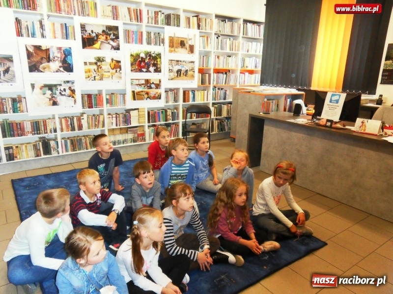 Zdjęcie w galerii na portalu naszraciborz.pl: Program edukacyjny Globalnie w bibliotekach dotarł do Raciborza wiadomości z regionu
