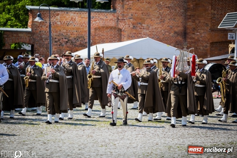 Zdjęcie w galerii na portalu naszraciborz.pl: 20 maja święto Straży Granicznej na raciborskim zamku wiadomości z regionu
