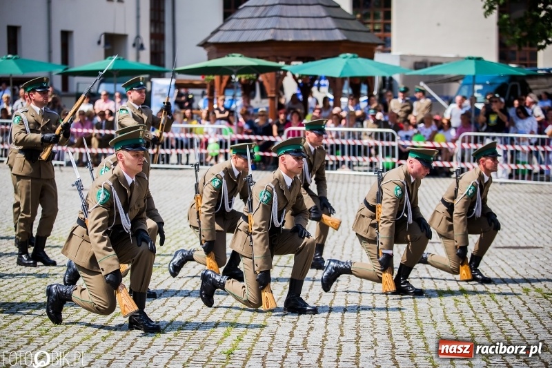 Zdjęcie w galerii na portalu naszraciborz.pl: 20 maja święto Straży Granicznej na raciborskim zamku wiadomości z regionu
