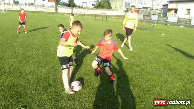 Zdjęcie w galerii na portalu naszraciborz.pl: Michal Peškovič gościł na treningu żaków Tworkowa wiadomości z regionu