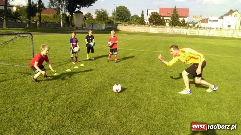 Zdjęcie w galerii na portalu naszraciborz.pl: Michal Peškovič gościł na treningu żaków Tworkowa wiadomości z regionu