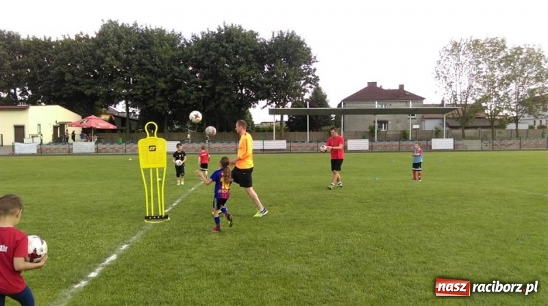 Zdjęcie w galerii na portalu naszraciborz.pl: Michal Peškovič gościł na treningu żaków Tworkowa wiadomości z regionu