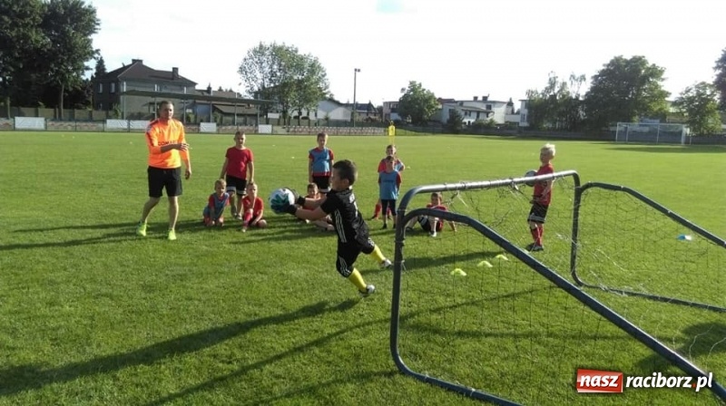 Zdjęcie w galerii na portalu naszraciborz.pl: Michal Peškovič gościł na treningu żaków Tworkowa wiadomości z regionu