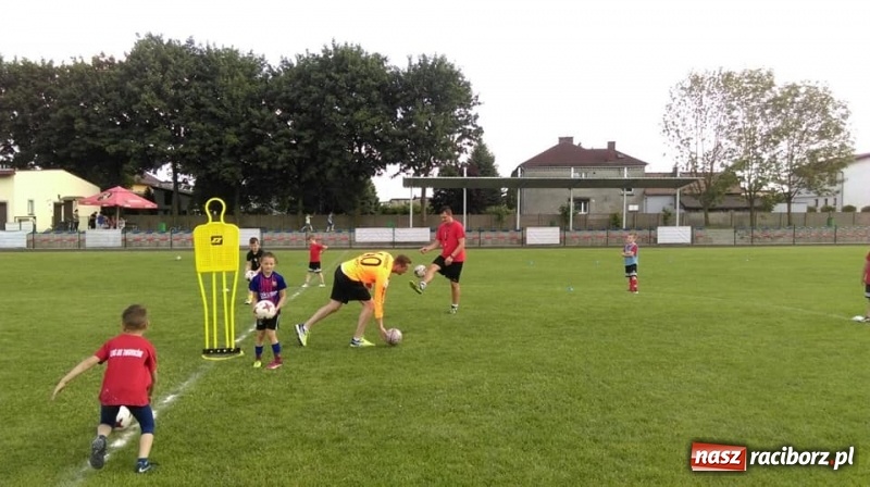 Zdjęcie w galerii na portalu naszraciborz.pl: Michal Peškovič gościł na treningu żaków Tworkowa wiadomości z regionu
