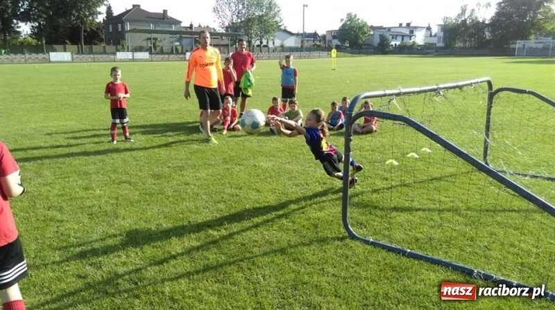 Zdjęcie w galerii na portalu naszraciborz.pl: Michal Peškovič gościł na treningu żaków Tworkowa wiadomości z regionu