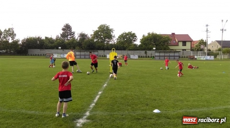 Zdjęcie w galerii na portalu naszraciborz.pl: Michal Peškovič gościł na treningu żaków Tworkowa wiadomości z regionu
