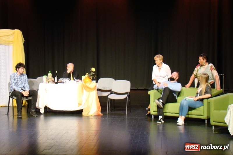 Zdjęcie w galerii na portalu naszraciborz.pl: Teatr Senioralne Forte na deskach Chorzowskiego Centrum Kultury wiadomości z regionu