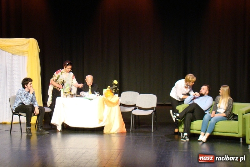 Zdjęcie w galerii na portalu naszraciborz.pl: Teatr Senioralne Forte na deskach Chorzowskiego Centrum Kultury wiadomości z regionu