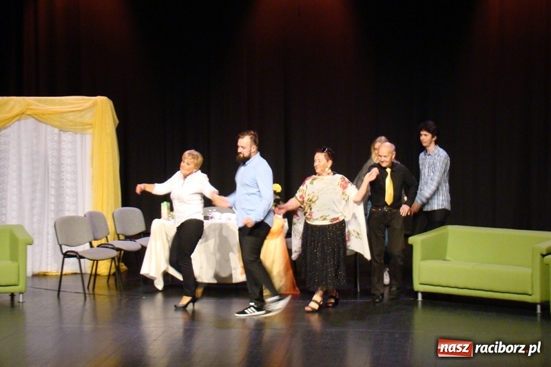 Zdjęcie w galerii na portalu naszraciborz.pl: Teatr Senioralne Forte na deskach Chorzowskiego Centrum Kultury wiadomości z regionu