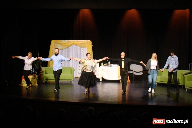 Zdjęcie w galerii na portalu naszraciborz.pl: Teatr Senioralne Forte na deskach Chorzowskiego Centrum Kultury wiadomości z regionu