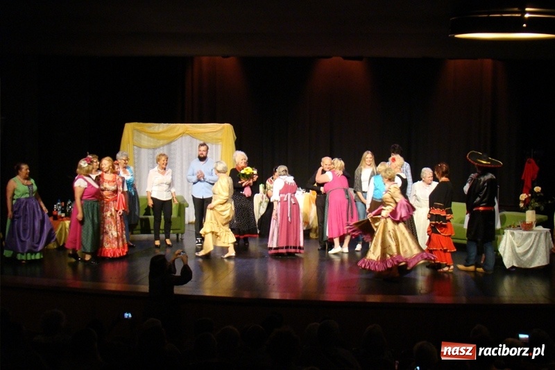 Zdjęcie w galerii na portalu naszraciborz.pl: Teatr Senioralne Forte na deskach Chorzowskiego Centrum Kultury wiadomości z regionu