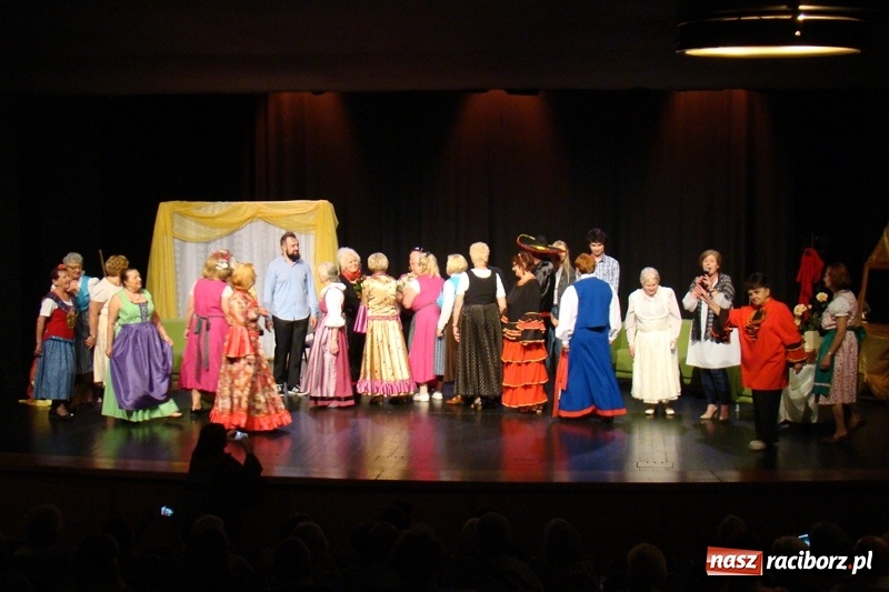 Zdjęcie w galerii na portalu naszraciborz.pl: Teatr Senioralne Forte na deskach Chorzowskiego Centrum Kultury wiadomości z regionu