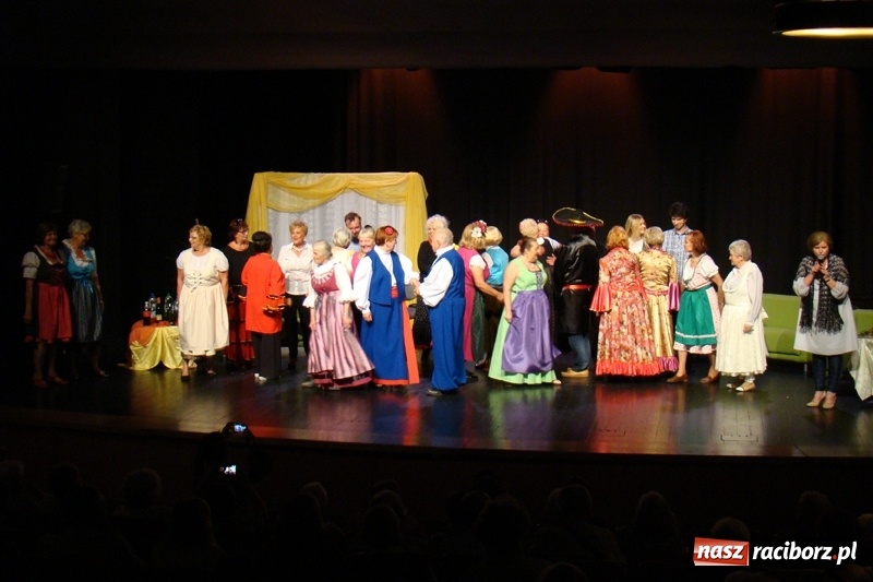 Zdjęcie w galerii na portalu naszraciborz.pl: Teatr Senioralne Forte na deskach Chorzowskiego Centrum Kultury wiadomości z regionu