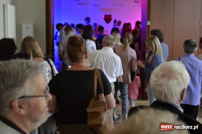 Zdjęcie w galerii na portalu naszraciborz.pl: Wernisaż pracowni rzeźby Raciborskiego Centrum Kultury wiadomości z regionu