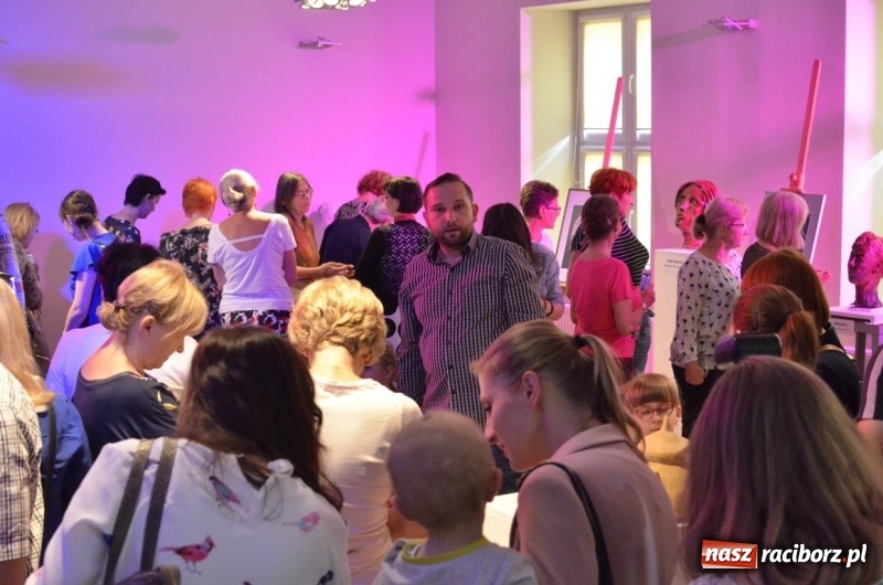Zdjęcie w galerii na portalu naszraciborz.pl: Wernisaż pracowni rzeźby Raciborskiego Centrum Kultury wiadomości z regionu