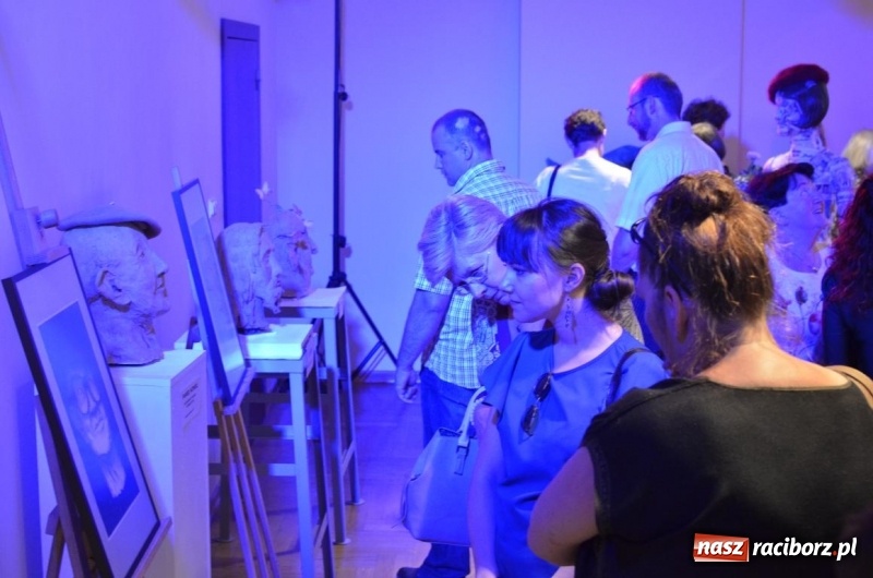 Zdjęcie w galerii na portalu naszraciborz.pl: Wernisaż pracowni rzeźby Raciborskiego Centrum Kultury wiadomości z regionu