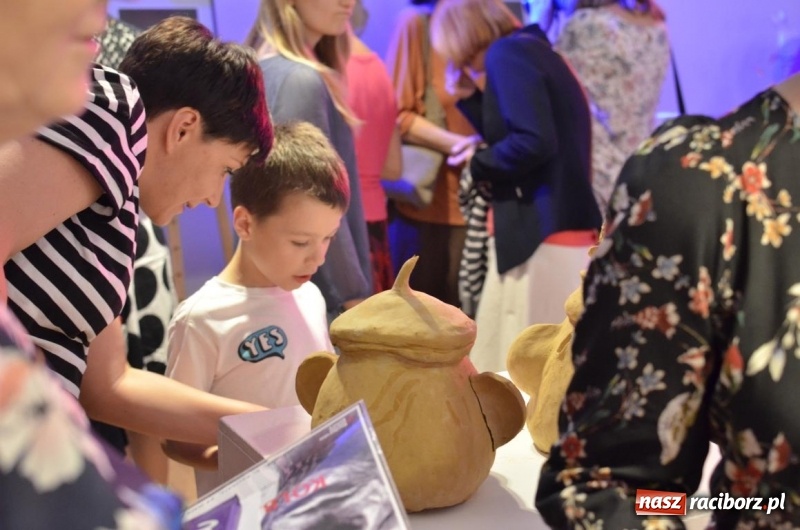 Zdjęcie w galerii na portalu naszraciborz.pl: Wernisaż pracowni rzeźby Raciborskiego Centrum Kultury wiadomości z regionu