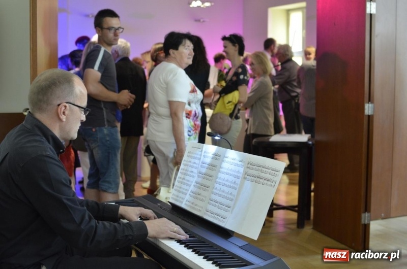 Zdjęcie w galerii na portalu naszraciborz.pl: Wernisaż pracowni rzeźby Raciborskiego Centrum Kultury wiadomości z regionu