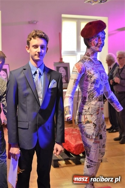 Zdjęcie w galerii na portalu naszraciborz.pl: Wernisaż pracowni rzeźby Raciborskiego Centrum Kultury wiadomości z regionu