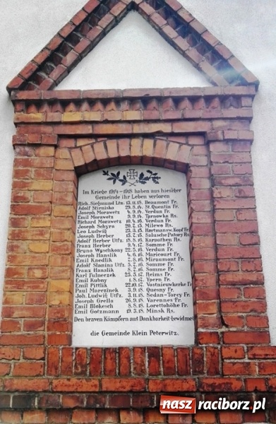 Zdjęcie w galerii na portalu naszraciborz.pl: Warkot silnika nad Raciborzem. Przylot bohaterskiego Hansa Wernera wiadomości z regionu