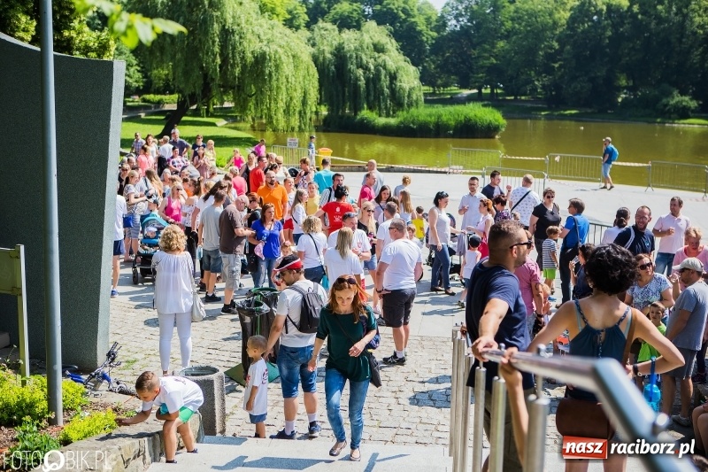 Zdjęcie w galerii na portalu naszraciborz.pl: Upał im niestraszny. Setki młodych biegaczy na starcie Raciborskiego Biegu Profilaktycznego  wiadomości z regionu