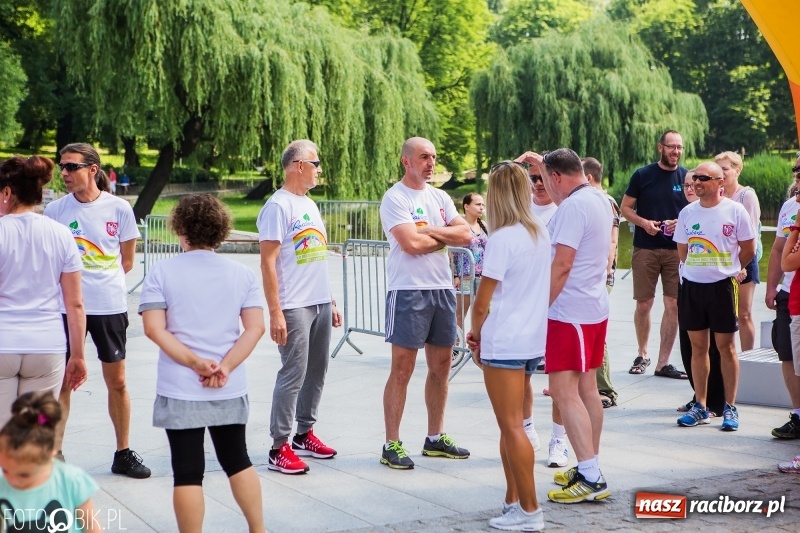Zdjęcie w galerii na portalu naszraciborz.pl: Upał im niestraszny. Setki młodych biegaczy na starcie Raciborskiego Biegu Profilaktycznego  wiadomości z regionu