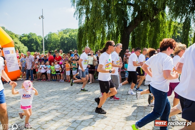 Zdjęcie w galerii na portalu naszraciborz.pl: Upał im niestraszny. Setki młodych biegaczy na starcie Raciborskiego Biegu Profilaktycznego  wiadomości z regionu