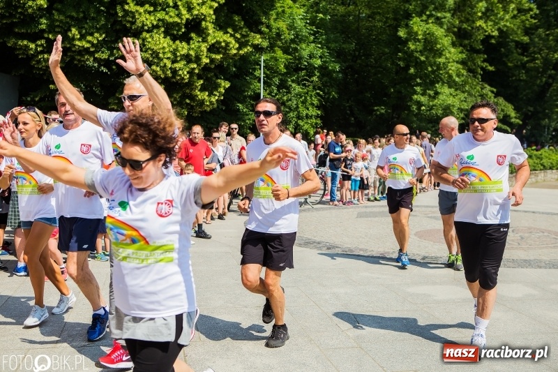Zdjęcie w galerii na portalu naszraciborz.pl: Upał im niestraszny. Setki młodych biegaczy na starcie Raciborskiego Biegu Profilaktycznego  wiadomości z regionu