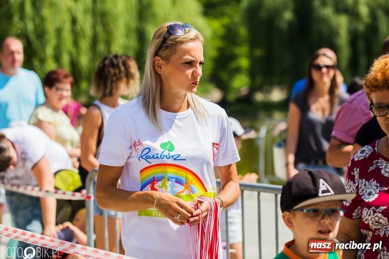 Zdjęcie w galerii na portalu naszraciborz.pl: Upał im niestraszny. Setki młodych biegaczy na starcie Raciborskiego Biegu Profilaktycznego  wiadomości z regionu