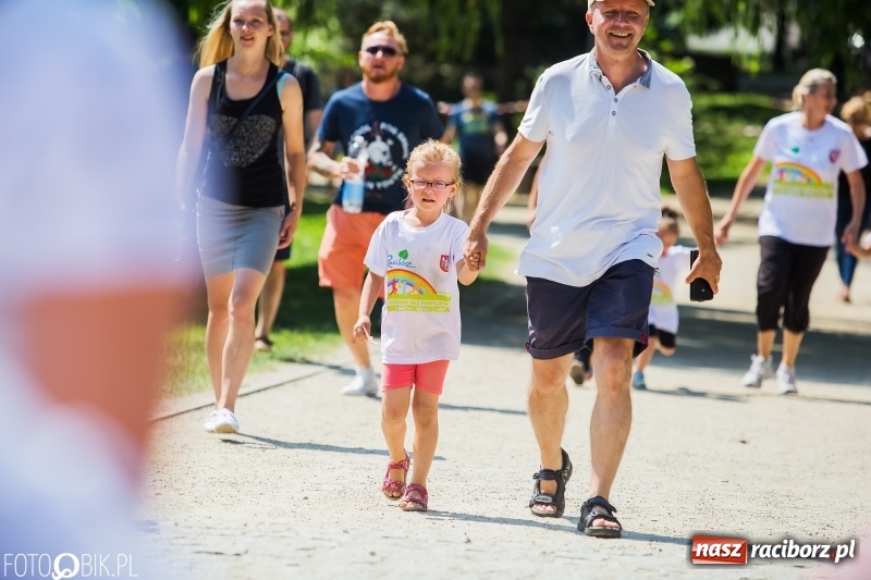 Zdjęcie w galerii na portalu naszraciborz.pl: Upał im niestraszny. Setki młodych biegaczy na starcie Raciborskiego Biegu Profilaktycznego  wiadomości z regionu