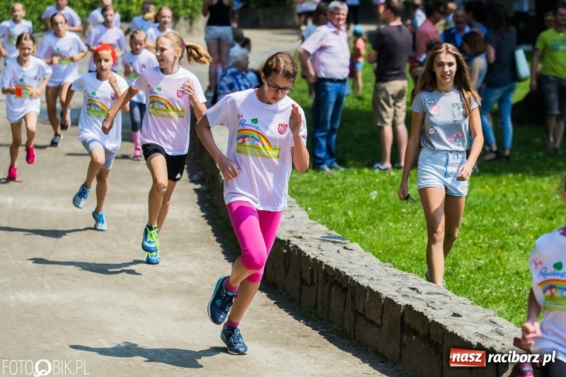 Zdjęcie w galerii na portalu naszraciborz.pl: Upał im niestraszny. Setki młodych biegaczy na starcie Raciborskiego Biegu Profilaktycznego  wiadomości z regionu