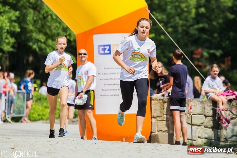 Zdjęcie w galerii na portalu naszraciborz.pl: Upał im niestraszny. Setki młodych biegaczy na starcie Raciborskiego Biegu Profilaktycznego  wiadomości z regionu