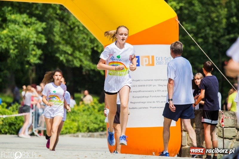 Zdjęcie w galerii na portalu naszraciborz.pl: Upał im niestraszny. Setki młodych biegaczy na starcie Raciborskiego Biegu Profilaktycznego  wiadomości z regionu