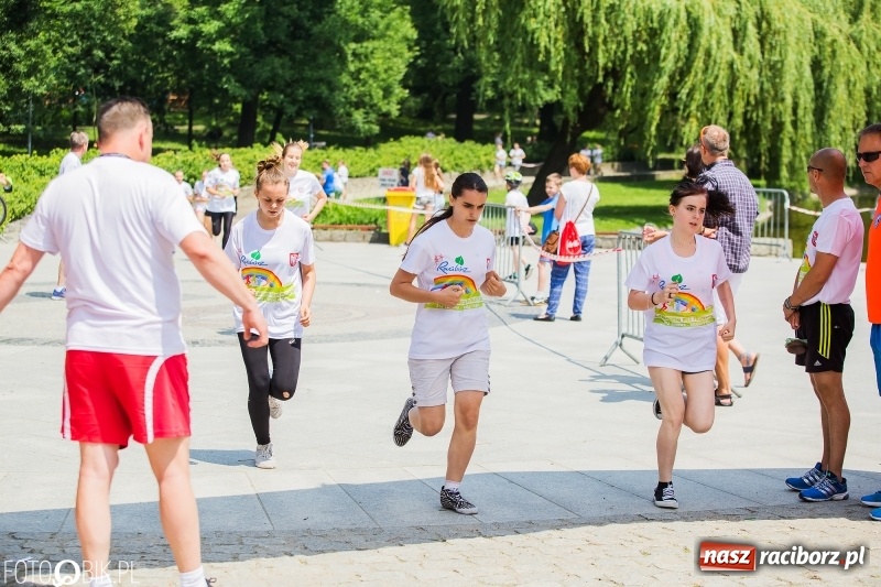 Zdjęcie w galerii na portalu naszraciborz.pl: Upał im niestraszny. Setki młodych biegaczy na starcie Raciborskiego Biegu Profilaktycznego  wiadomości z regionu