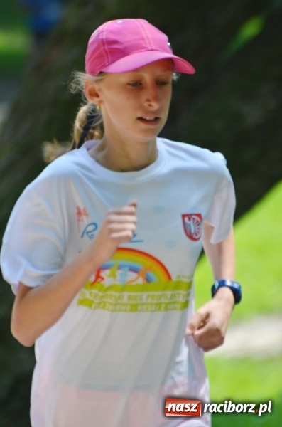Zdjęcie w galerii na portalu naszraciborz.pl: Upał im niestraszny. Setki młodych biegaczy na starcie Raciborskiego Biegu Profilaktycznego  wiadomości z regionu