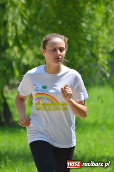 Zdjęcie w galerii na portalu naszraciborz.pl: Upał im niestraszny. Setki młodych biegaczy na starcie Raciborskiego Biegu Profilaktycznego  wiadomości z regionu