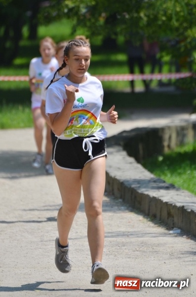 Zdjęcie w galerii na portalu naszraciborz.pl: Upał im niestraszny. Setki młodych biegaczy na starcie Raciborskiego Biegu Profilaktycznego  wiadomości z regionu