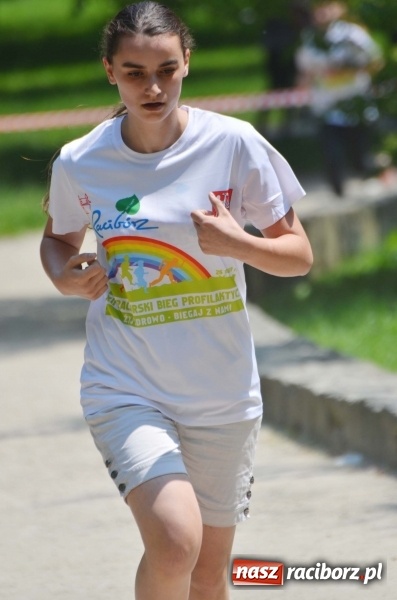 Zdjęcie w galerii na portalu naszraciborz.pl: Upał im niestraszny. Setki młodych biegaczy na starcie Raciborskiego Biegu Profilaktycznego  wiadomości z regionu