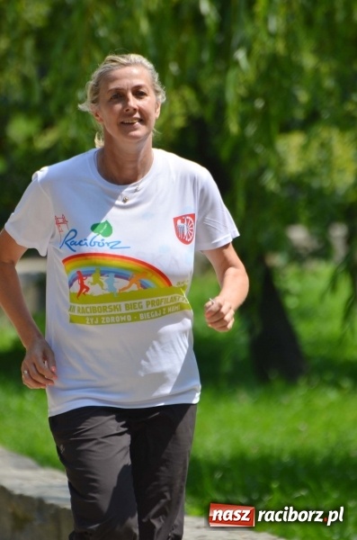 Zdjęcie w galerii na portalu naszraciborz.pl: Upał im niestraszny. Setki młodych biegaczy na starcie Raciborskiego Biegu Profilaktycznego  wiadomości z regionu