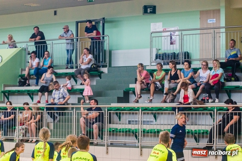 Zdjęcie w galerii na portalu naszraciborz.pl: Po raz szósty zagrali dla swoich mam wiadomości z regionu