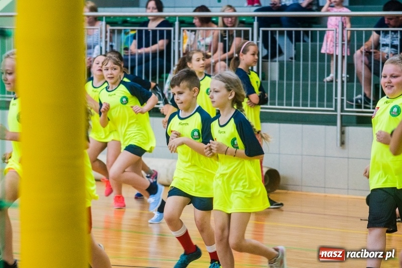 Zdjęcie w galerii na portalu naszraciborz.pl: Po raz szósty zagrali dla swoich mam wiadomości z regionu