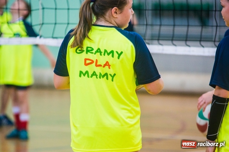 Zdjęcie w galerii na portalu naszraciborz.pl: Po raz szósty zagrali dla swoich mam wiadomości z regionu