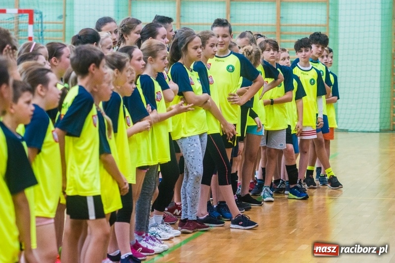 Zdjęcie w galerii na portalu naszraciborz.pl: Po raz szósty zagrali dla swoich mam wiadomości z regionu