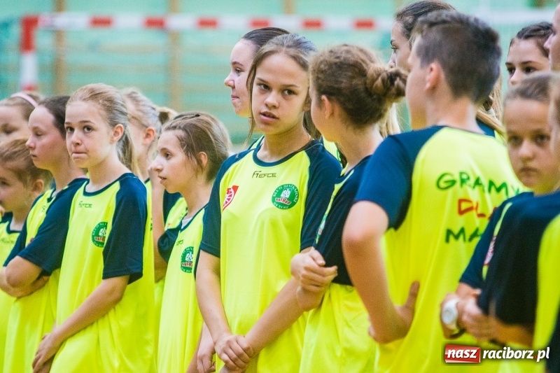 Zdjęcie w galerii na portalu naszraciborz.pl: Po raz szósty zagrali dla swoich mam wiadomości z regionu