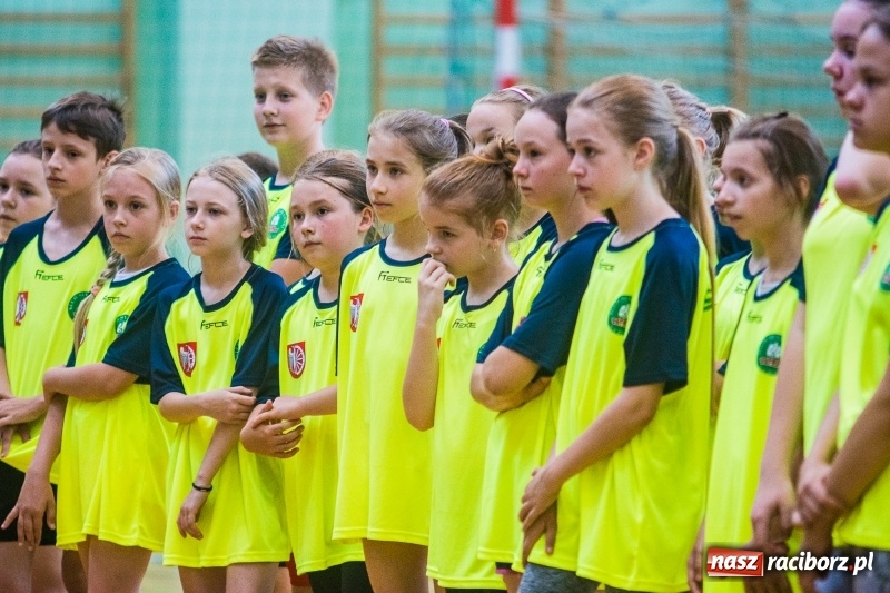 Zdjęcie w galerii na portalu naszraciborz.pl: Po raz szósty zagrali dla swoich mam wiadomości z regionu