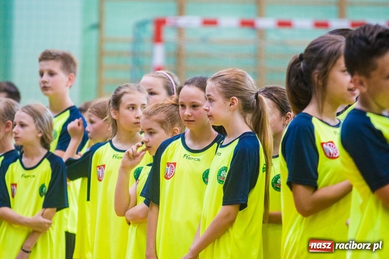 Zdjęcie w galerii na portalu naszraciborz.pl: Po raz szósty zagrali dla swoich mam wiadomości z regionu