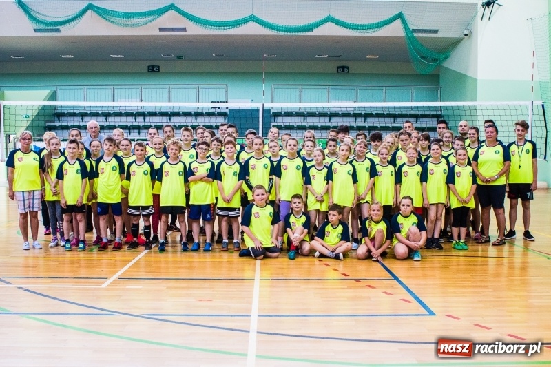 Zdjęcie w galerii na portalu naszraciborz.pl: Po raz szósty zagrali dla swoich mam wiadomości z regionu