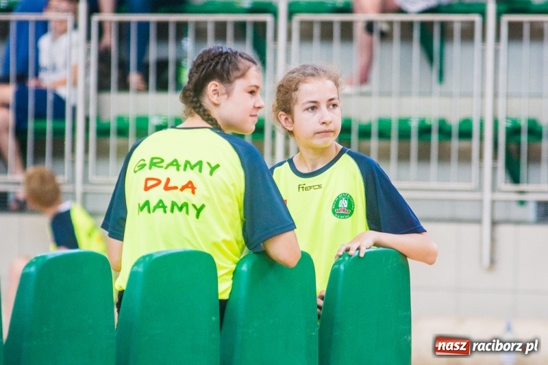 Zdjęcie w galerii na portalu naszraciborz.pl: Po raz szósty zagrali dla swoich mam wiadomości z regionu